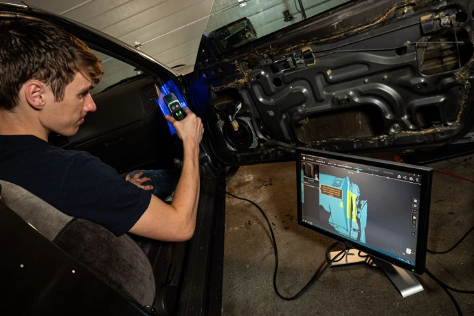 Nissan 300ZX 3D scanning Door | Retrix